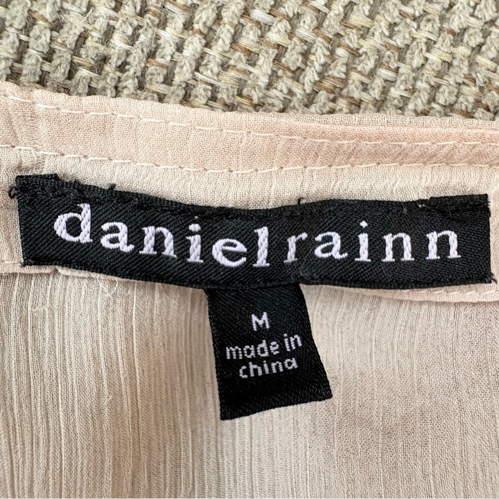 Gorgeous Sheer Daniel Rainn Blush Button-Down Blouse in excellent condition - Picture 5 of 5
